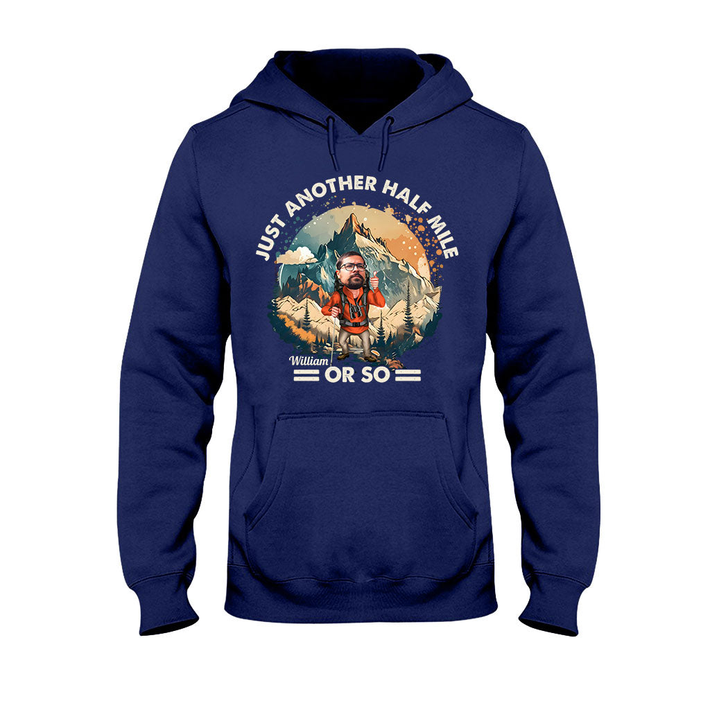 Nur noch etwa eine halbe Meile – personalisiertes Wander-T-Shirt und Hoodie