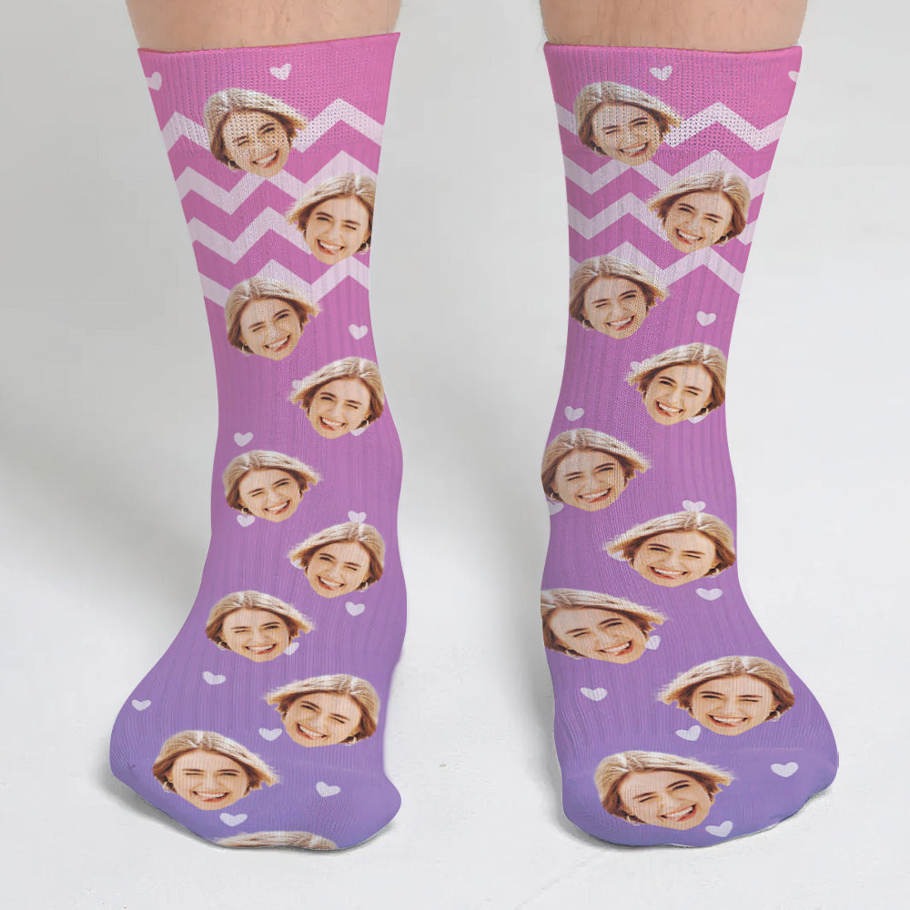 Individuelles lila Gesichtsmuster – personalisierte Geschwistersocken