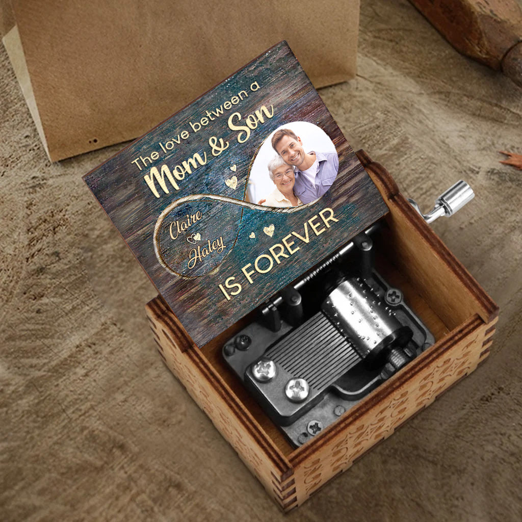 Mother's Love Is Forever - Gift for mom, daughter, son - Personalized Hand Crank Music Box