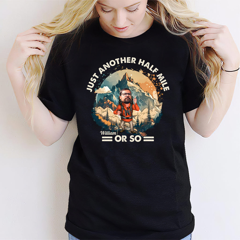 Nur noch etwa eine halbe Meile – personalisiertes Wander-T-Shirt und Hoodie