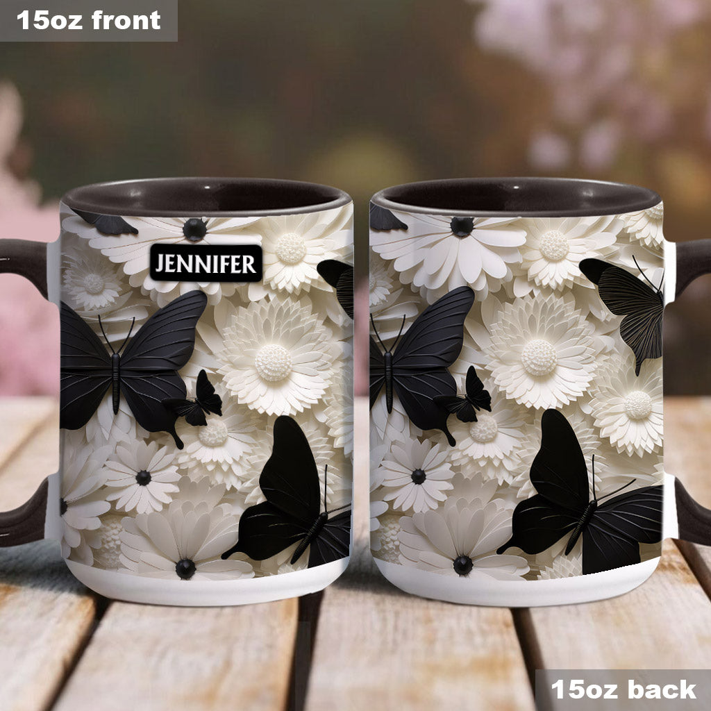 Elegante schwarz-weiße Schmetterlinge und Blumen – personalisierte Tasse mit Schmetterlingsmotiv
