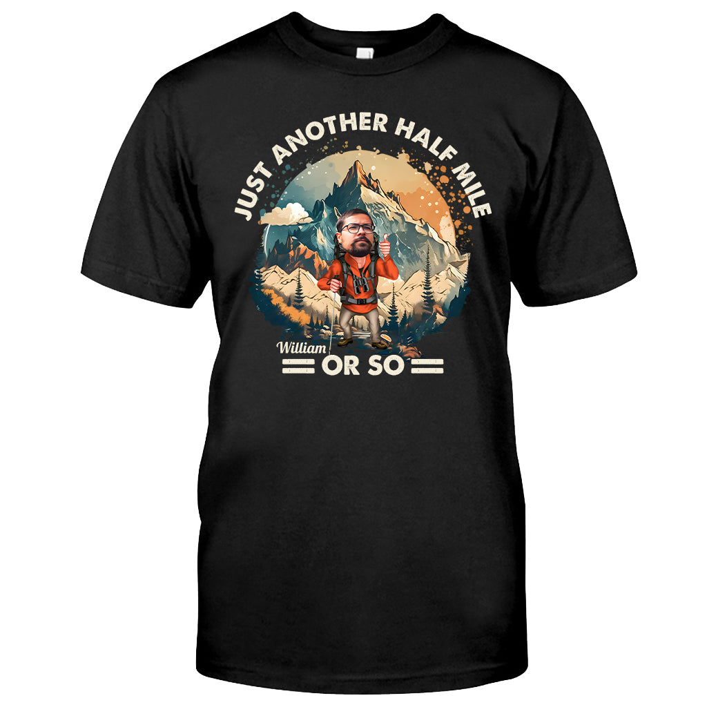 Nur noch etwa eine halbe Meile – personalisiertes Wander-T-Shirt und Hoodie