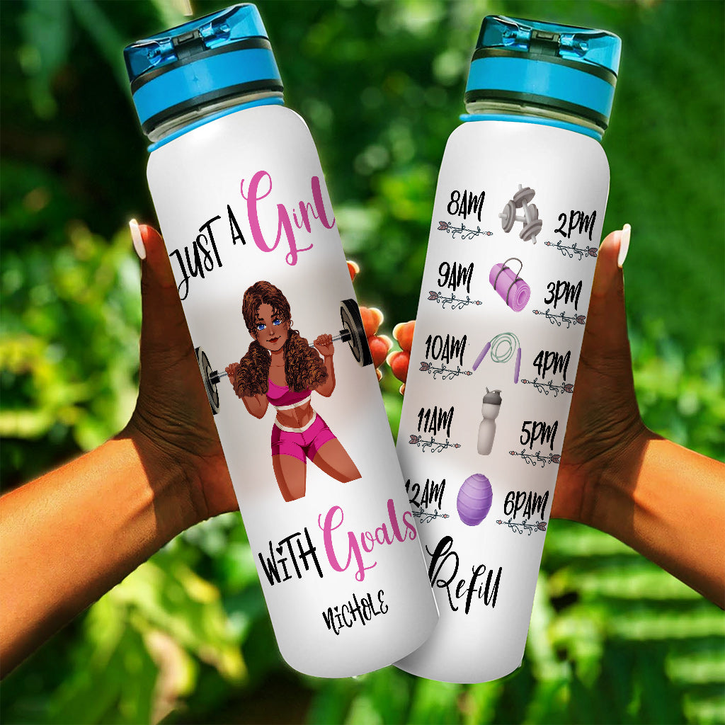 Einfach ein Mädchen mit Zielen – Personalisierte Fitness-Wasserflasche mit Tracker