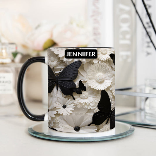 Mug personnalisé à motif papillons et fleurs élégants en noir et blanc