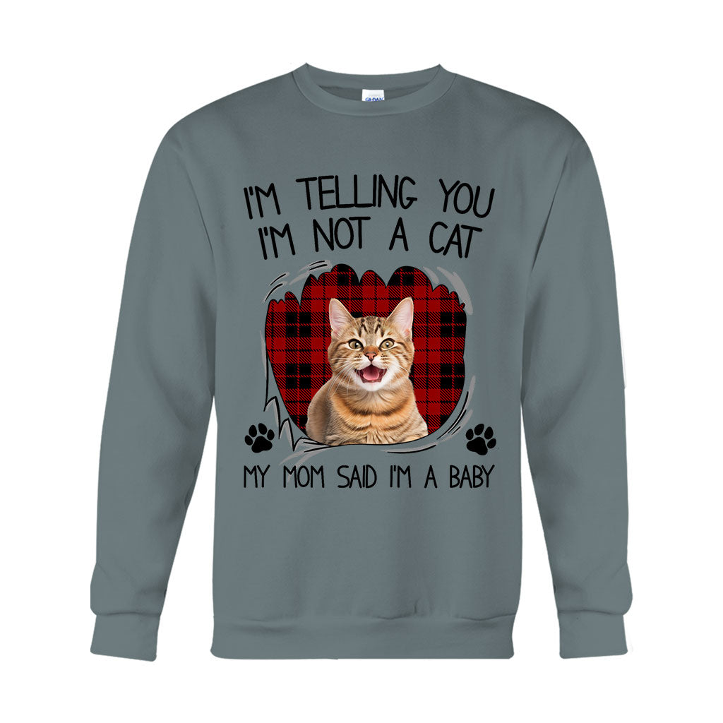 Ma mère dit que je suis un bébé - T-shirt et sweat à capuche personnalisés pour chat