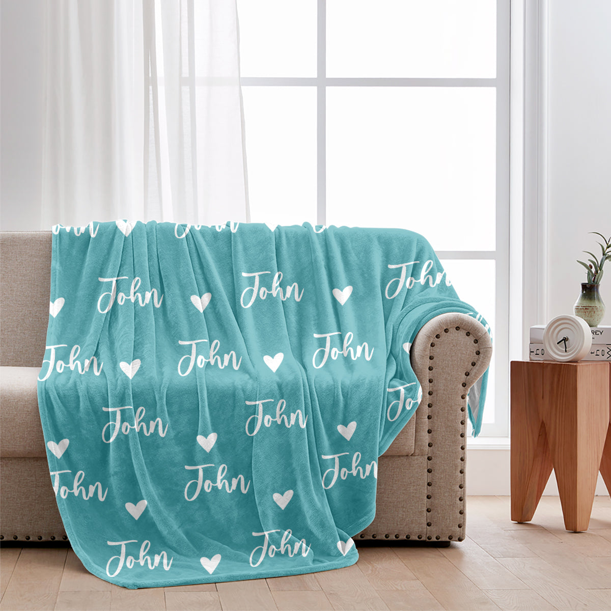 Personalisierte Kinderdecke mit individuellem Namensherzmuster