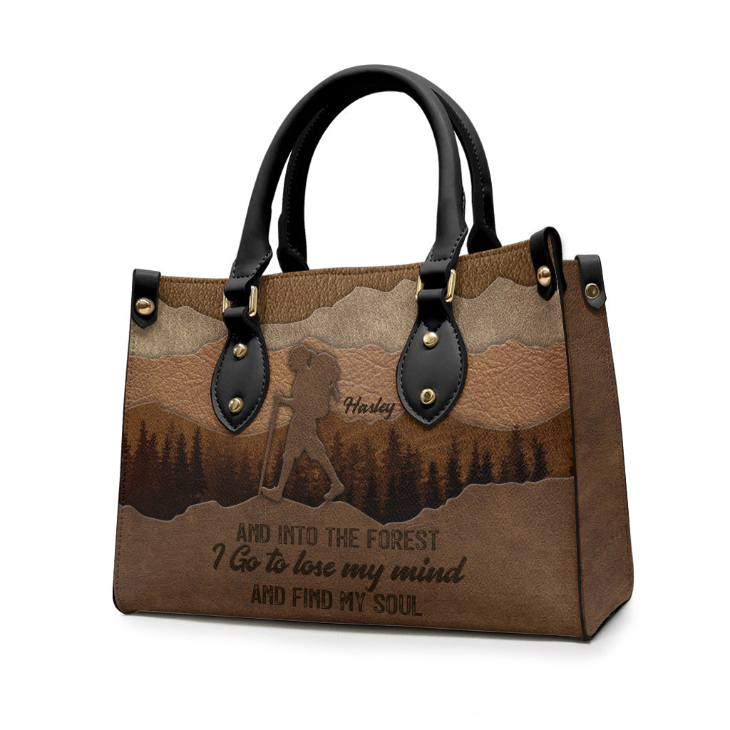 Und hinein in den Wald gehe ich - Personalisierte Wanderhandtasche aus Leder