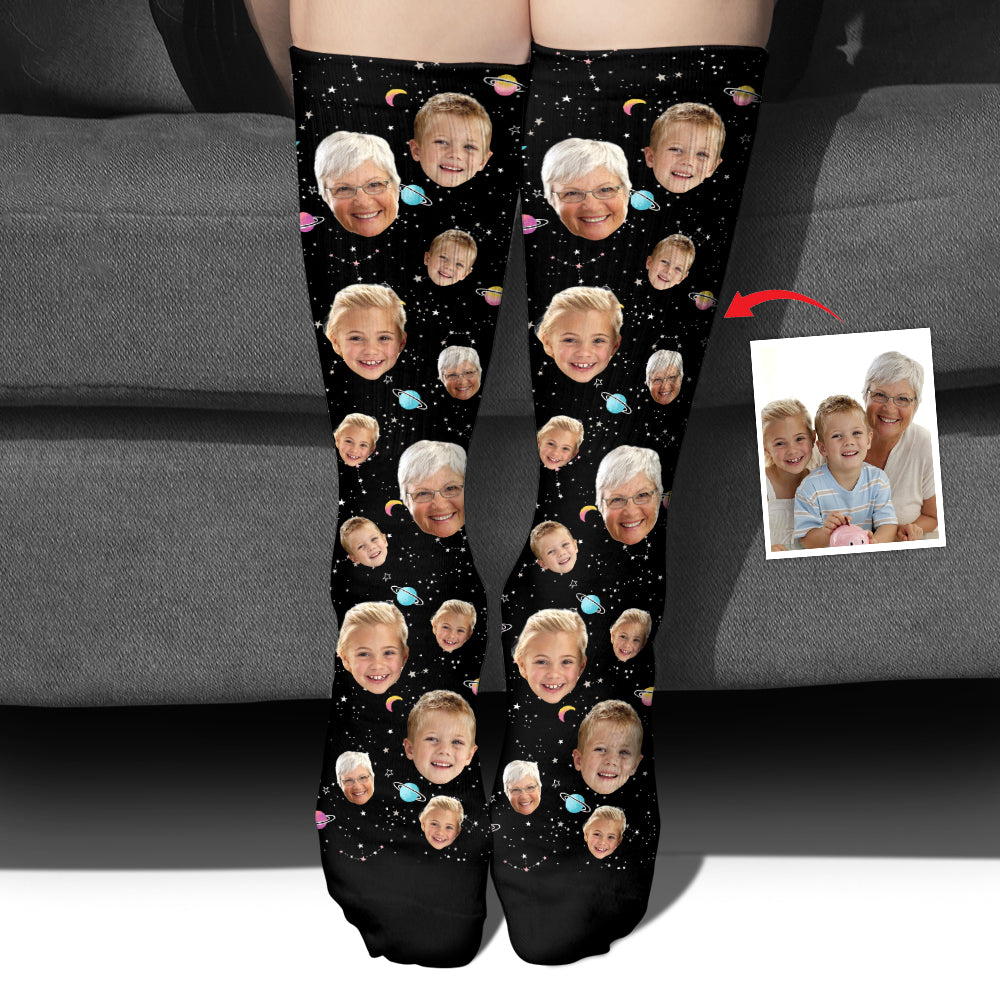 Custom Face Galaxy – Personalisierte Oma-Socken