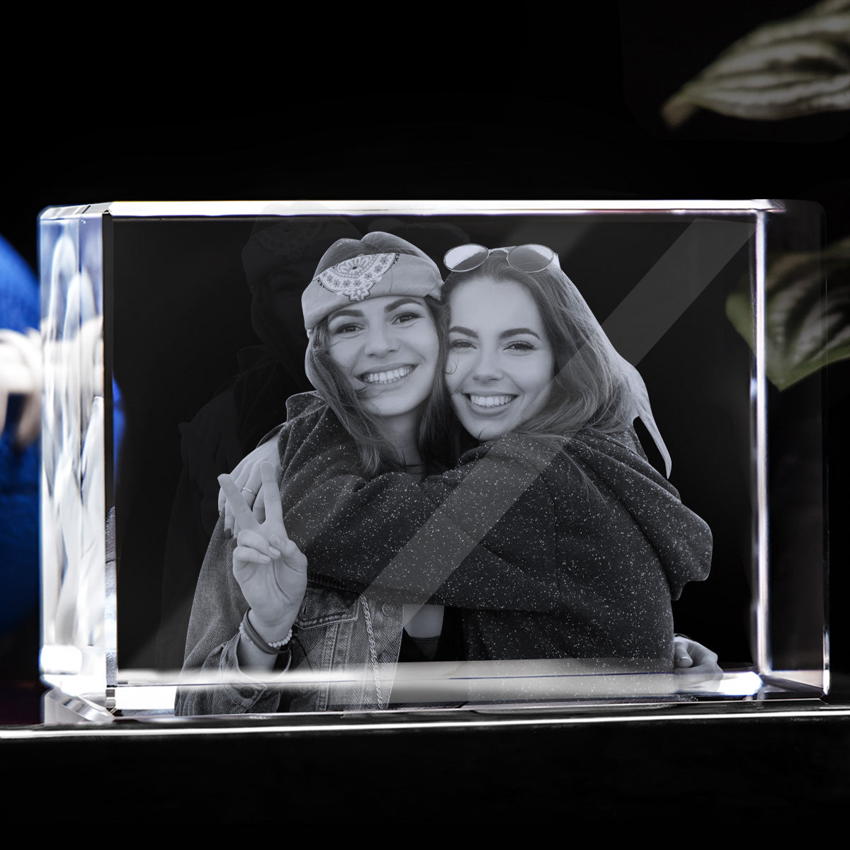 Foto nach Wunsch – Personalisierte Lasergravur für beste Freundin auf einer 3D-Kristalllampe in Quaderform