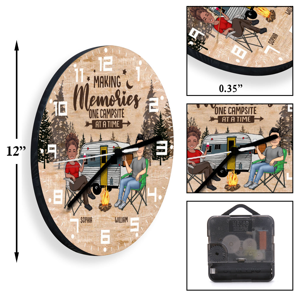 Happy Camper – Personalisierte Camping-Wanduhr