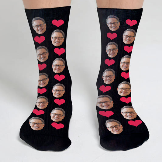 Socken mit individuellem Herzmuster – Personalisierte Socken für Stiefväter