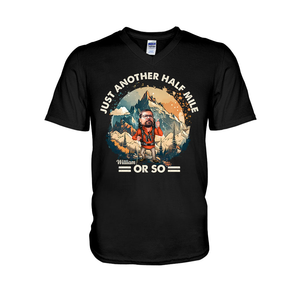 Nur noch etwa eine halbe Meile – personalisiertes Wander-T-Shirt und Hoodie