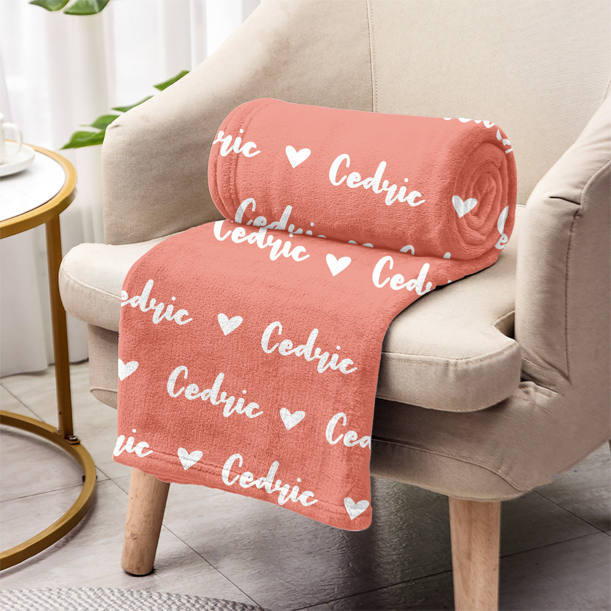 Personalisierte Babydecke mit individuellem Namensherzmuster