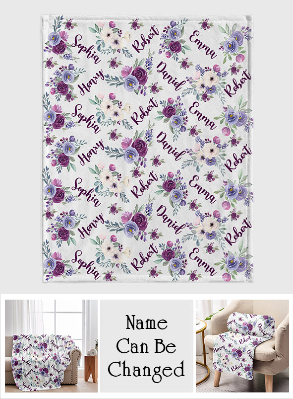 Personalisierte Familiendecke mit lila Blumen und individuellem Namen