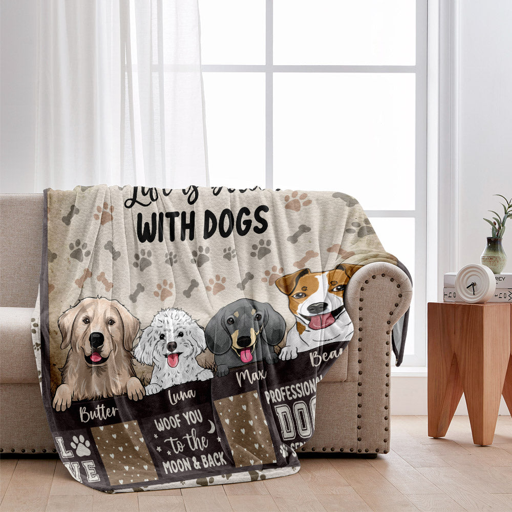 Das Leben ist schöner mit Hunden – Geschenk für Hundeliebhaber – Personalisierte Decke