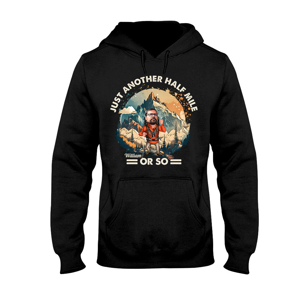 Nur noch etwa eine halbe Meile – personalisiertes Wander-T-Shirt und Hoodie