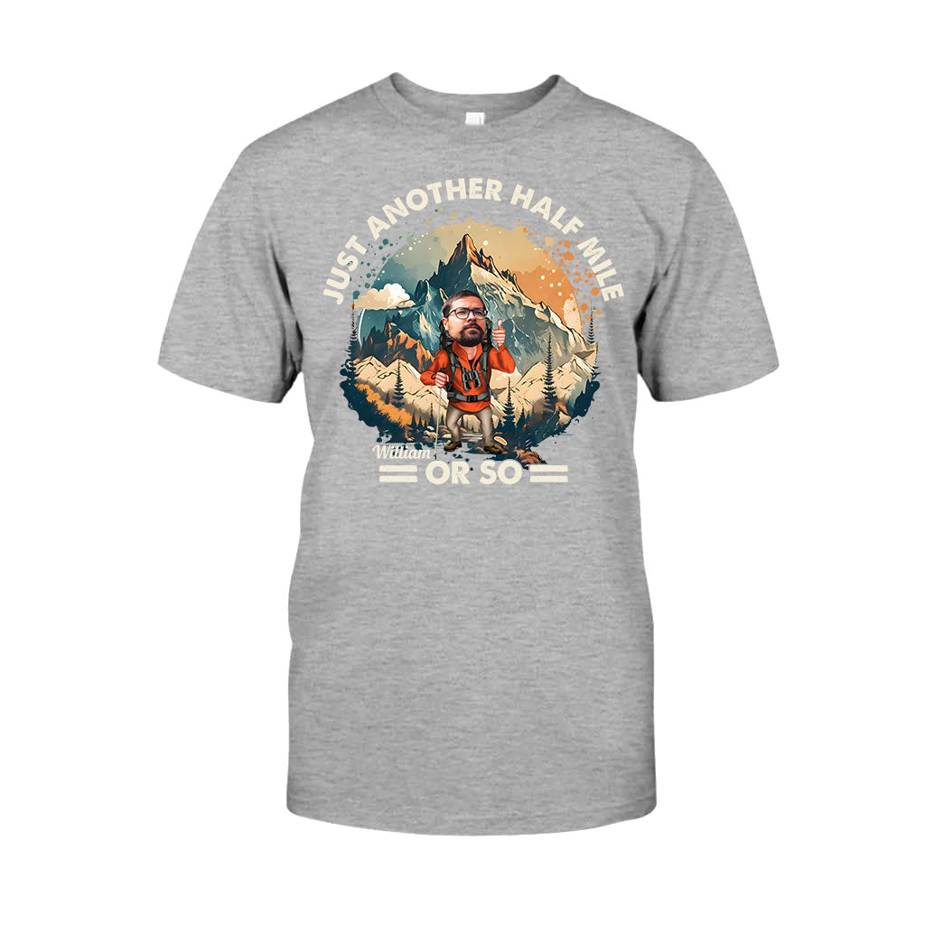 Nur noch etwa eine halbe Meile – personalisiertes Wander-T-Shirt und Hoodie