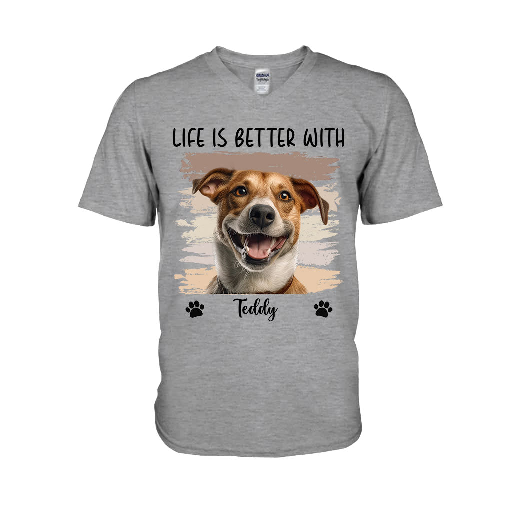 Das Leben ist schöner mit Haustier – personalisiertes Hunde-T-Shirt und Hoodie