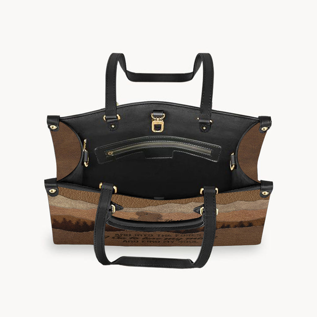 Und hinein in den Wald gehe ich - Personalisierte Wanderhandtasche aus Leder