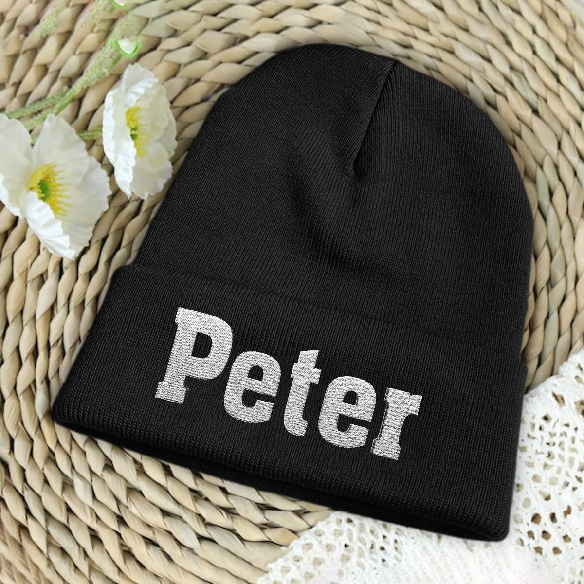 Personalisierte Kindermütze mit Stickerei und individuellem Namen
