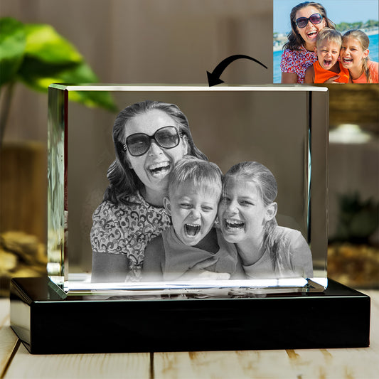 Individuelles Foto – Personalisierte Lasergravur „Stiefmutter“ auf einer 3D-Kristalllampe in Quaderform