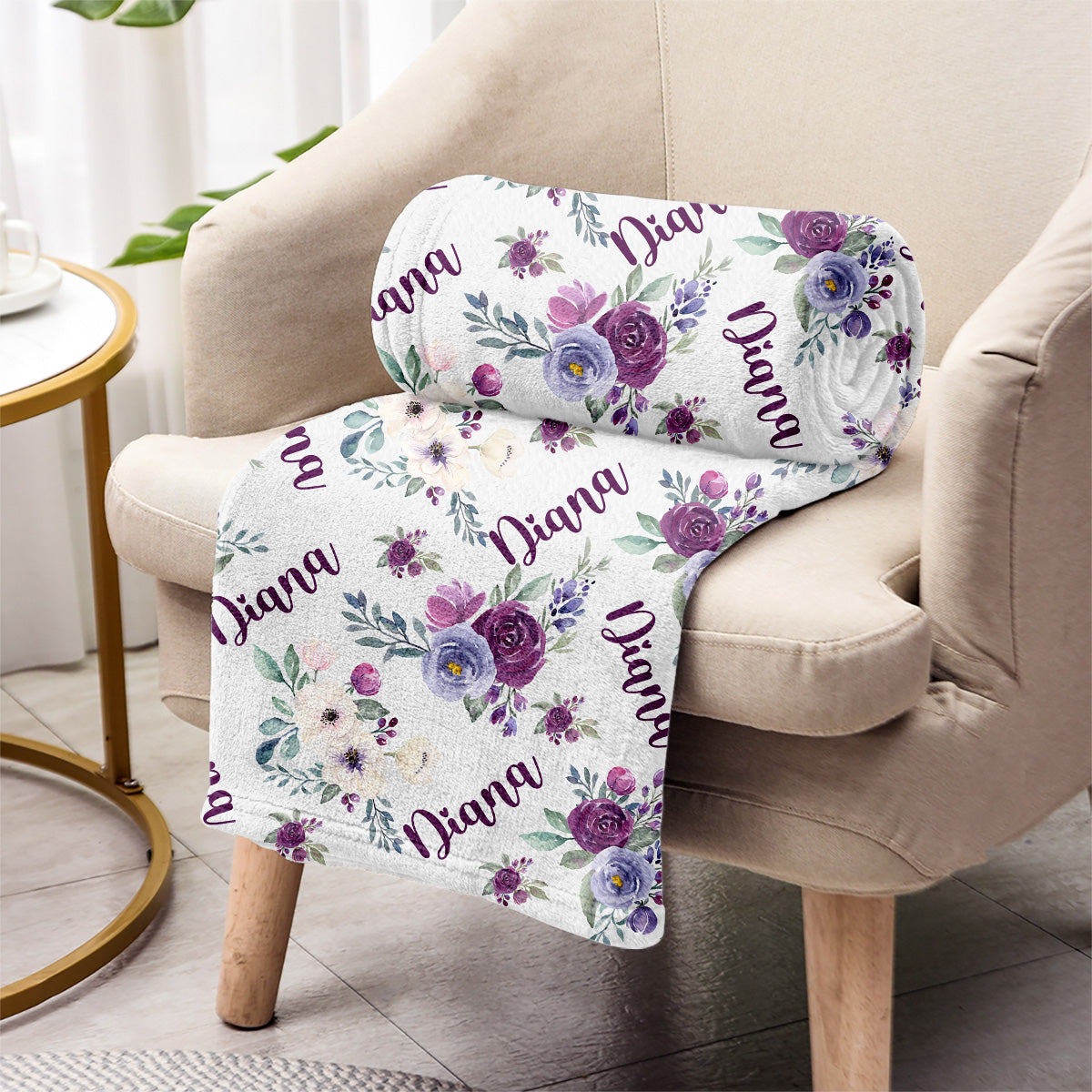 Personalisierte Decke mit lila Blumen und individuellem Namen – für die beste Freundin