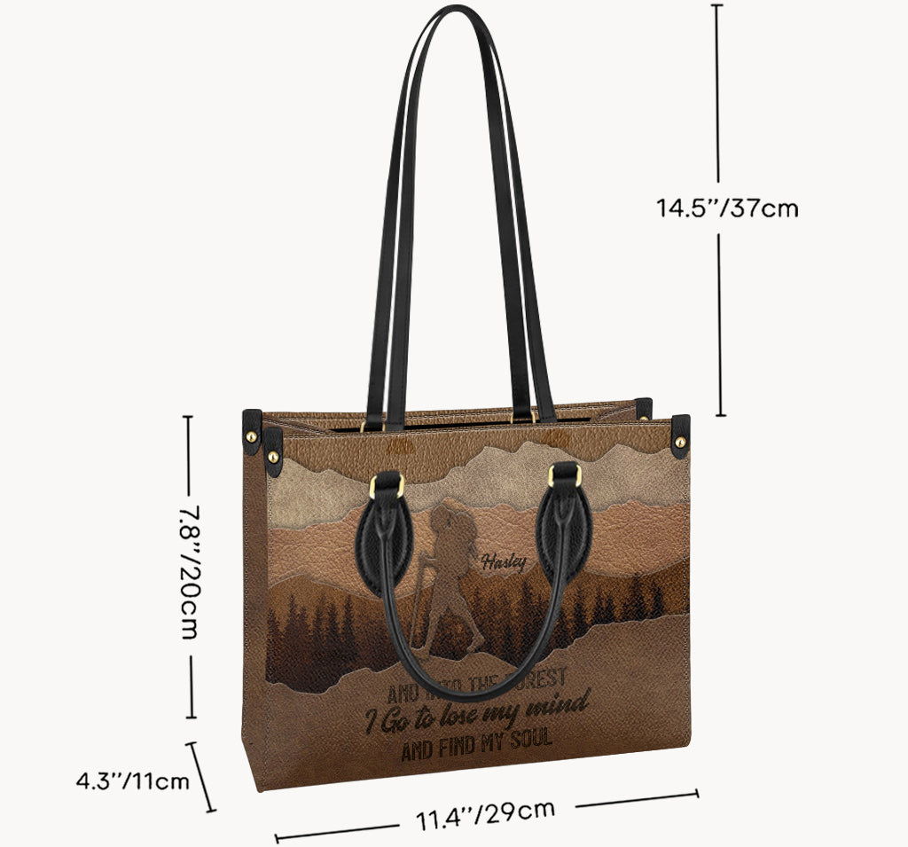 Und hinein in den Wald gehe ich - Personalisierte Wanderhandtasche aus Leder