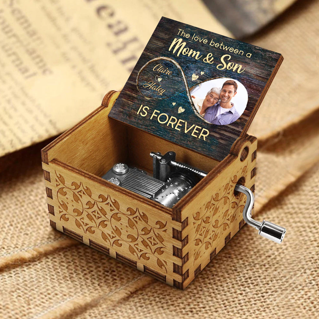 Mother's Love Is Forever - Gift for mom, daughter, son - Personalized Hand Crank Music Box