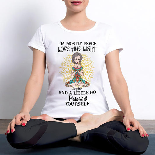 Ich bin vor allem Frieden, Liebe und Licht – personalisiertes Yoga-T-Shirt und Hoodie