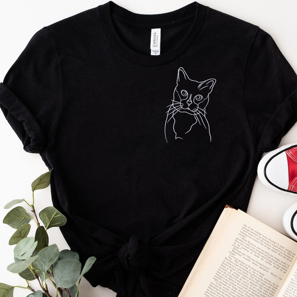 T-shirt brodé personnalisé avec motif de chat