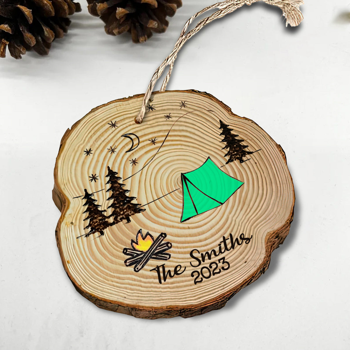 Des souvenirs à chaque camping - Ornement en bois personnalisé en forme de tranche de camping