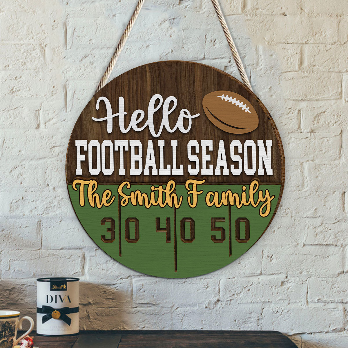 Hallo Fußballsaison – Personalisiertes zweilagiges Holzschild mit Fußballmotiv / Holzplakette