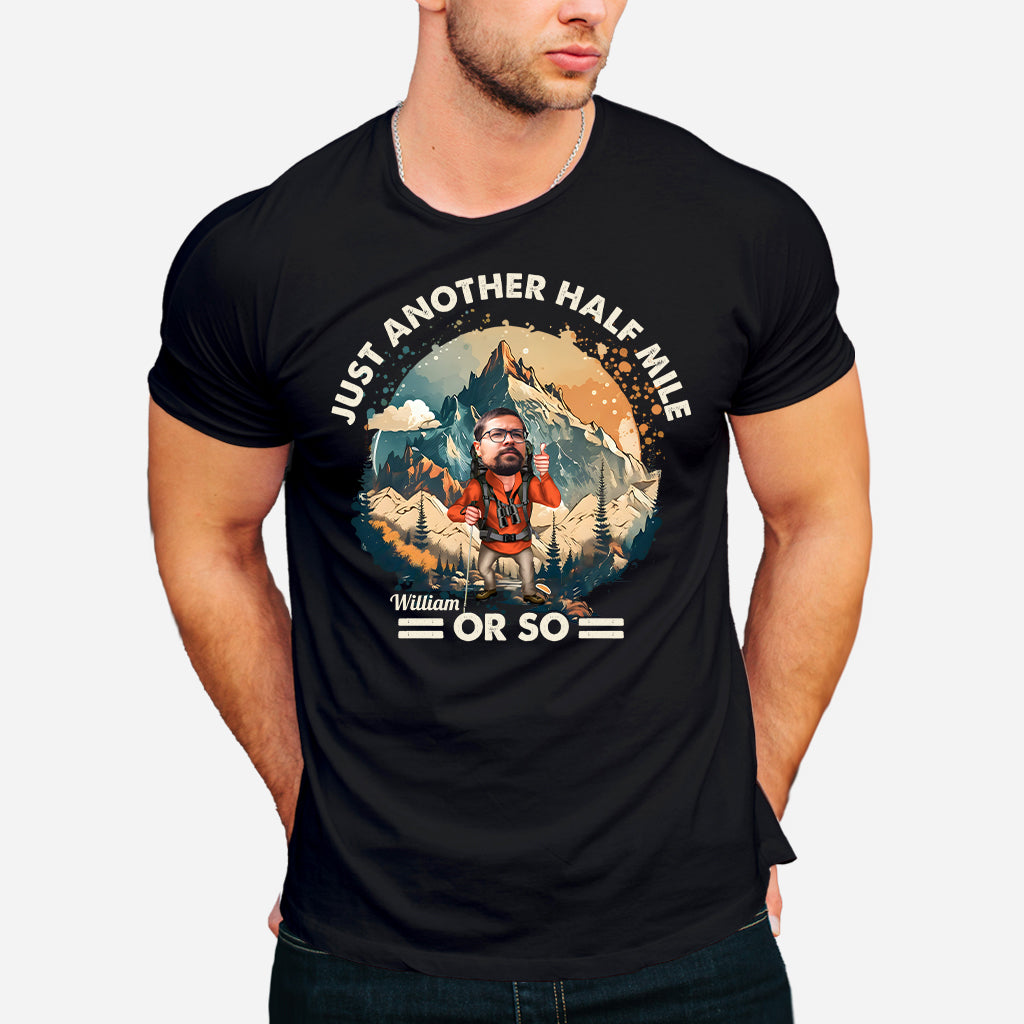 Nur noch etwa eine halbe Meile – personalisiertes Wander-T-Shirt und Hoodie