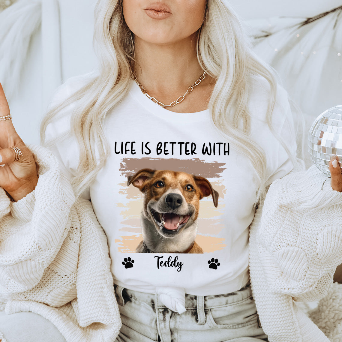 Das Leben ist schöner mit Haustier – personalisiertes Hunde-T-Shirt und Hoodie