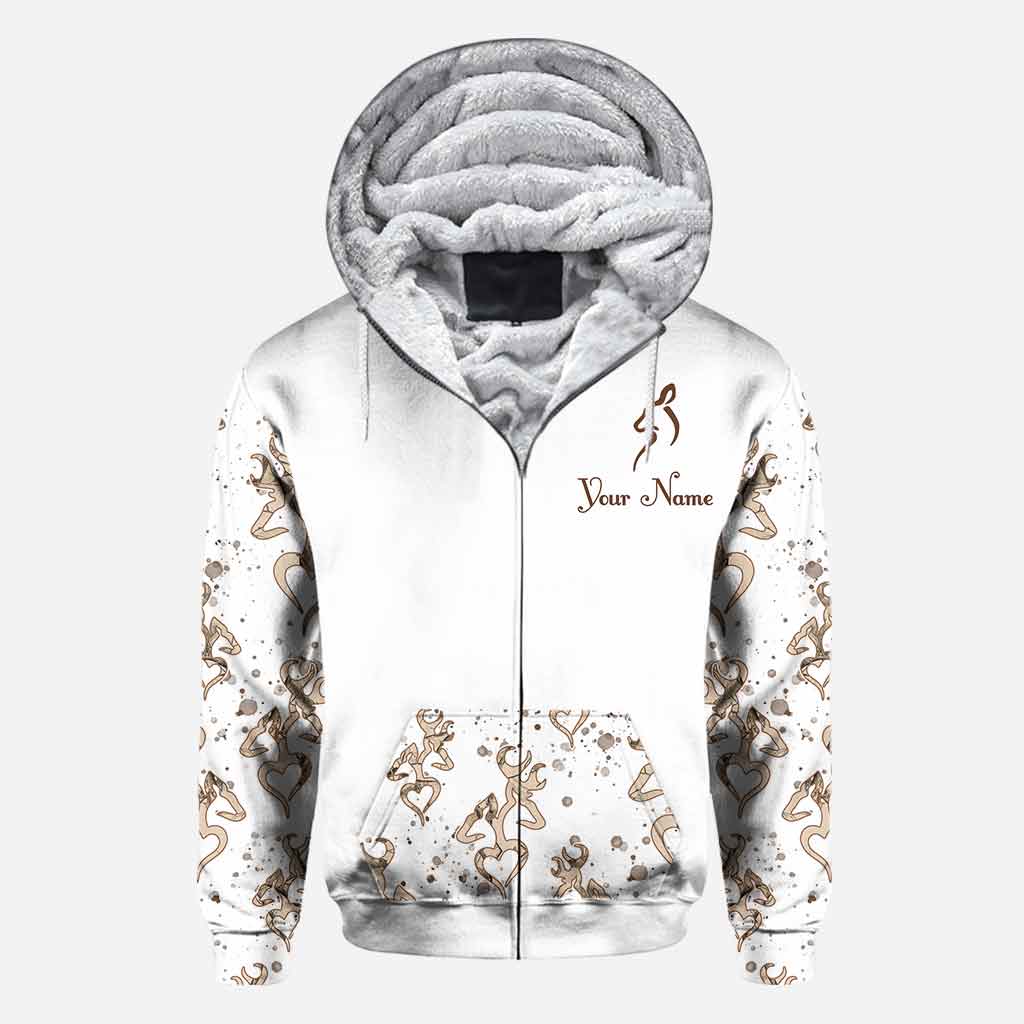 Seine Hirschkuh, ihr Hirsch – Personalisiertes T-Shirt und Hoodie für Paare auf der Jagd.