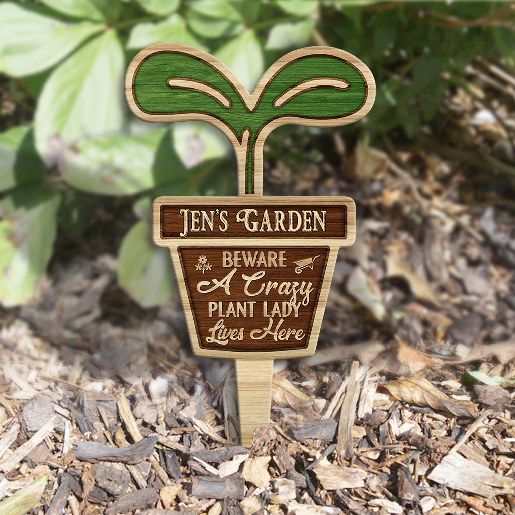 Attention, la folle aux plantes habite ici ! - Plaque de jardinage personnalisée en acrylique