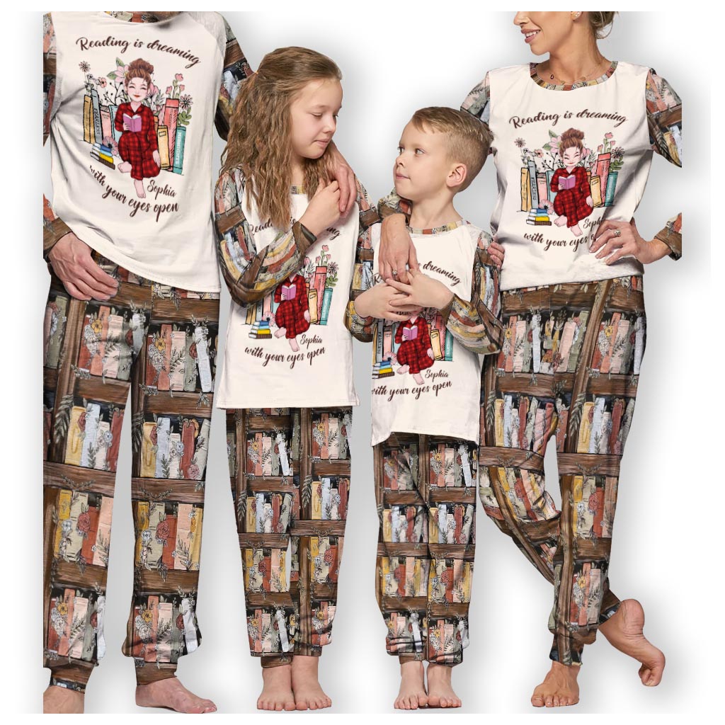 Jedes Mal, wenn du ein Buch aufschlägst – personalisiertes Buch-Pyjama-Set