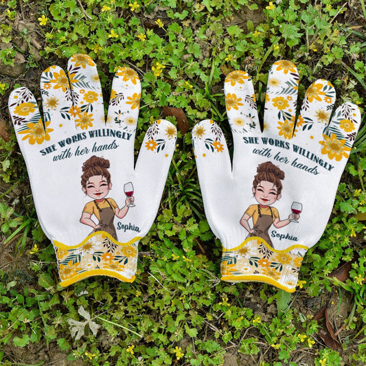 She Works Willingly With Her Hands - Personalized Gardening Garden Gloves
