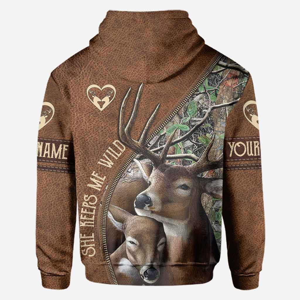 Elle me rend sauvage, il me protège - T-shirt et sweat à capuche personnalisés pour couples, thème chasse à l'infini