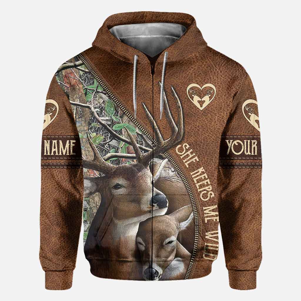 Elle me rend sauvage, il me protège - T-shirt et sweat à capuche personnalisés pour couples, thème chasse à l'infini