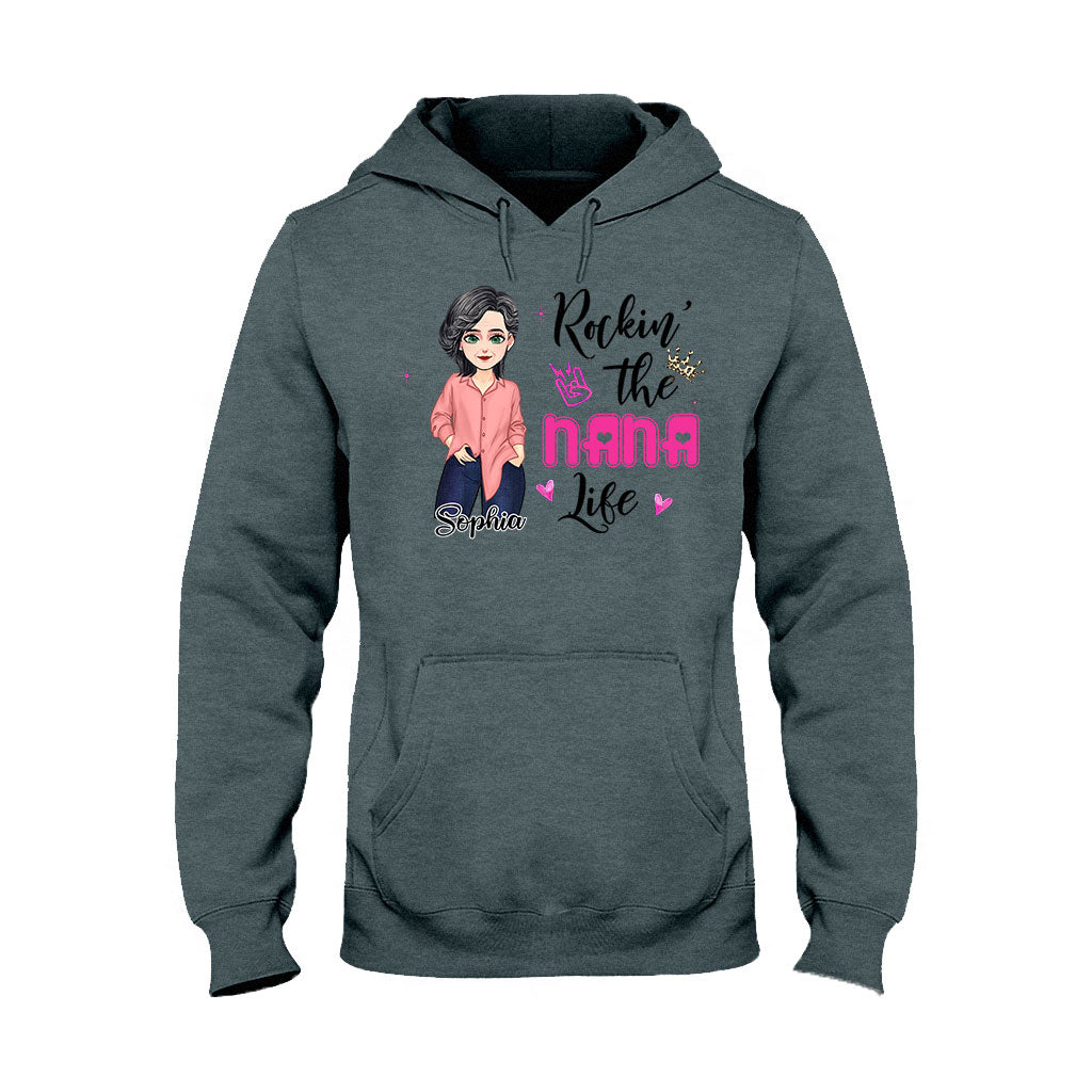 Das Oma-Leben rocken – Geschenk für Oma und Mama – Personalisiertes T-Shirt und Hoodie