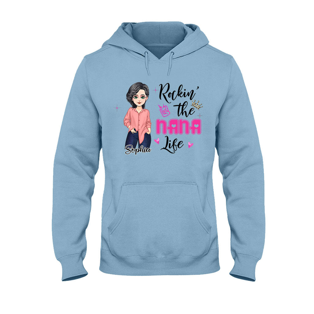 Das Oma-Leben rocken – Geschenk für Oma und Mama – Personalisiertes T-Shirt und Hoodie
