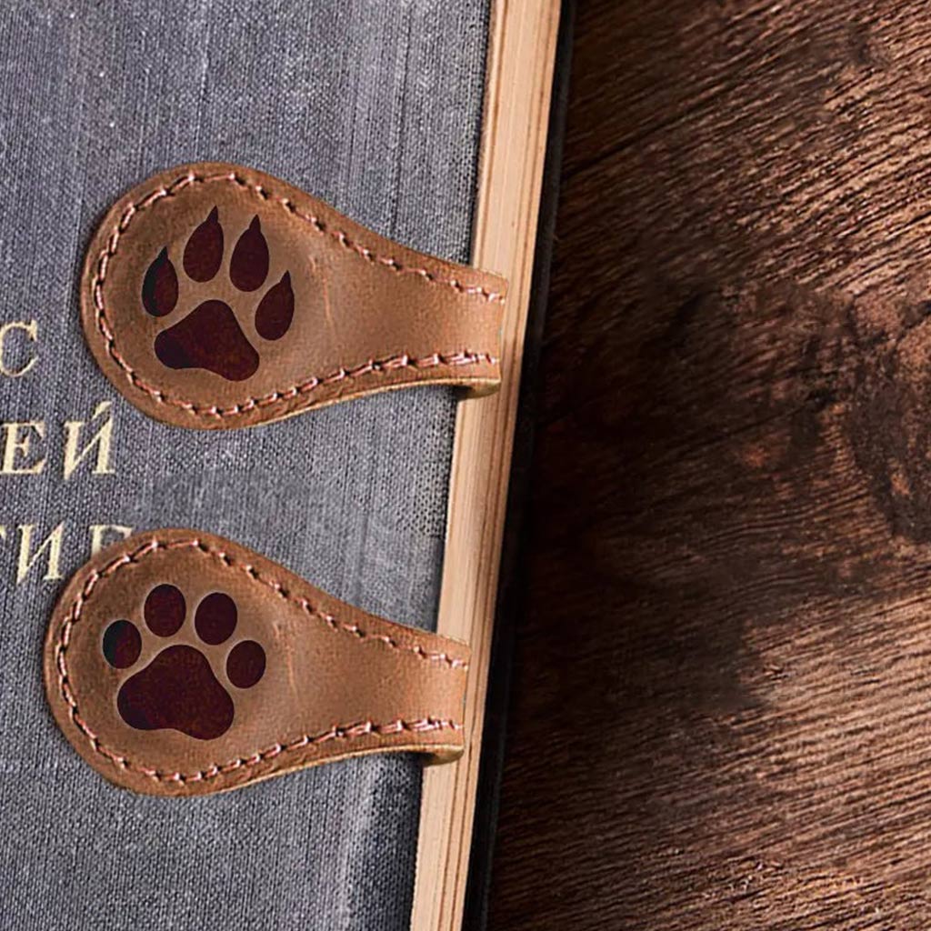 Personalisiertes Lesezeichen aus Leder mit individuellen Initialen
