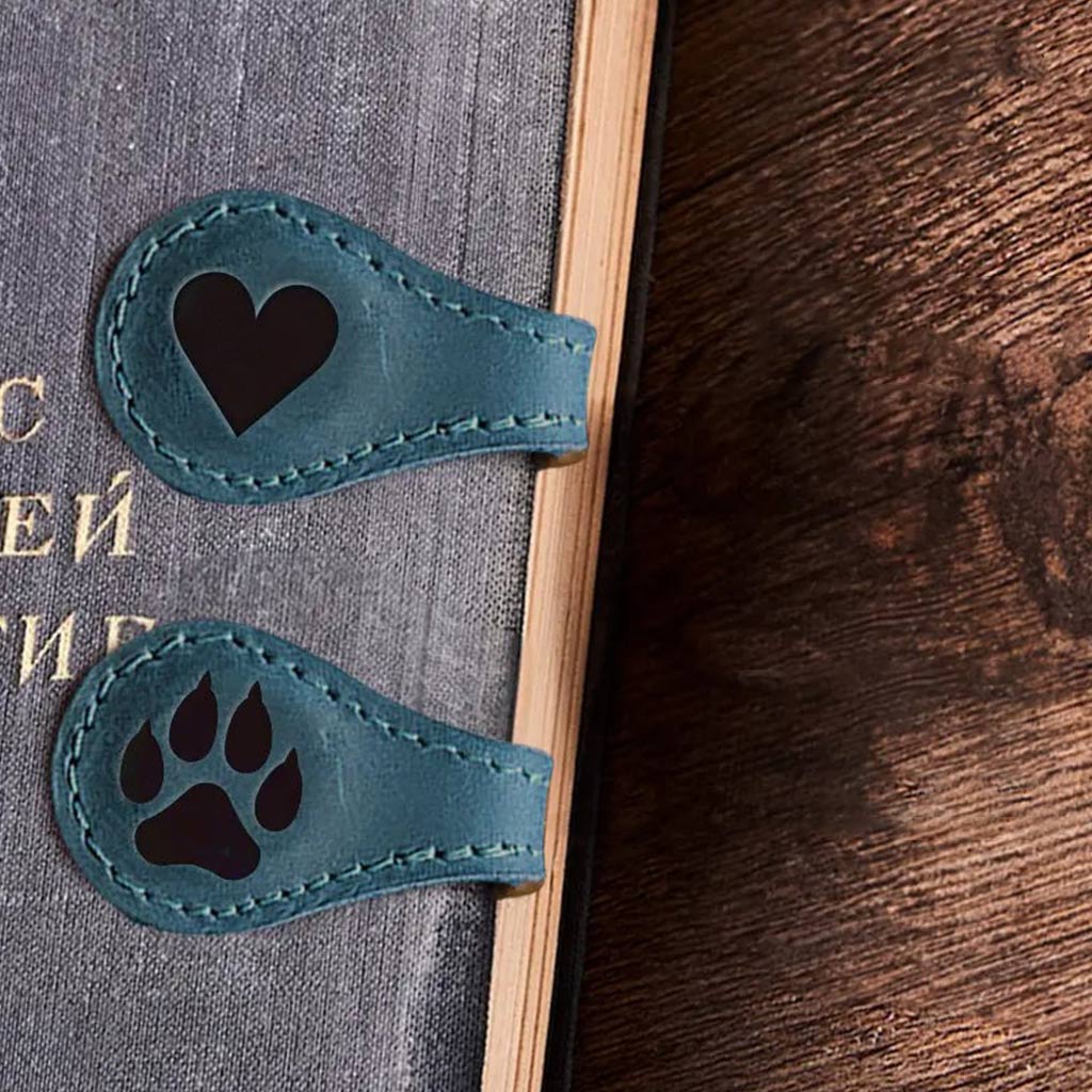 Personalisiertes Lesezeichen aus Leder mit individuellen Initialen