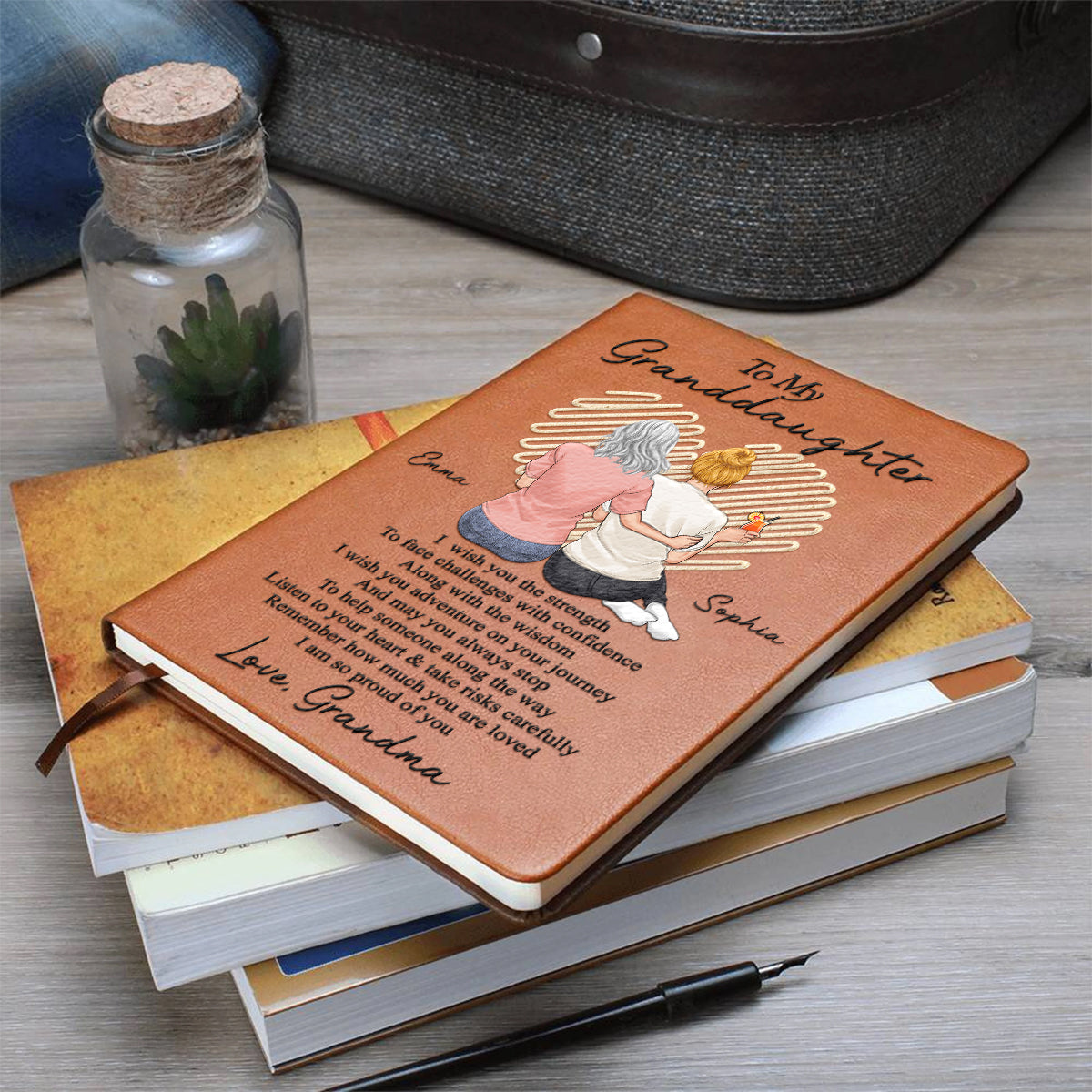 À ma petite-fille, je suis si fière de toi - Carnet en cuir personnalisé pour grand-mère